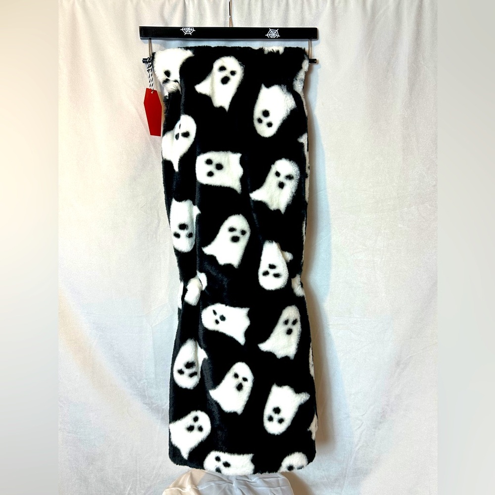 Black and white ghost throw blanket